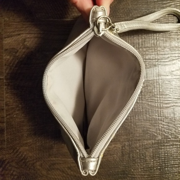 Express wristlet - Picture 4 of 8